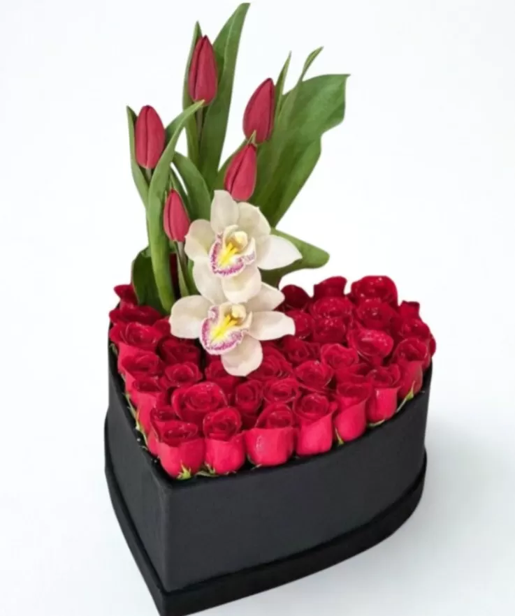 Box corazon de rosas tulipanes y orquideas